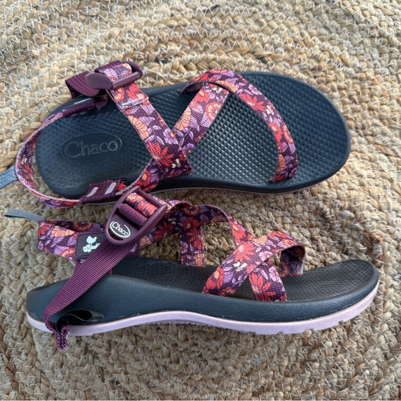Chacos Girls 5 / Women’s 7 Sports Sandals Floral Straps - Picture 1 of 6